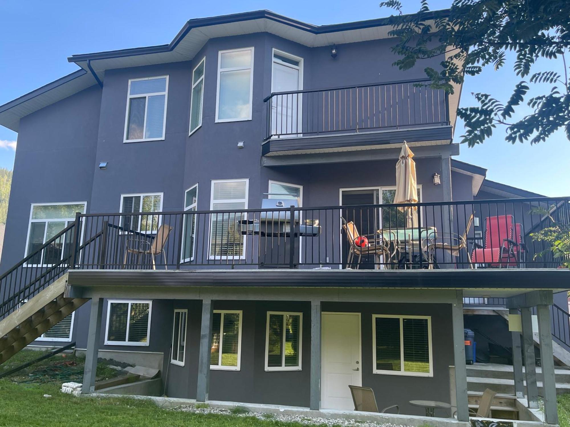 2 Bedroom Suite With Full Kitchen Revelstoke Exterior photo